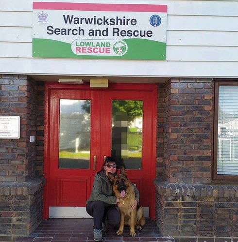 Wir konnten an einem besonderen fachlichen Tag teilnehmen und waren als ausländische Beobachter bei der landesweiten Prüfung der Personensuchhunde anwesend.